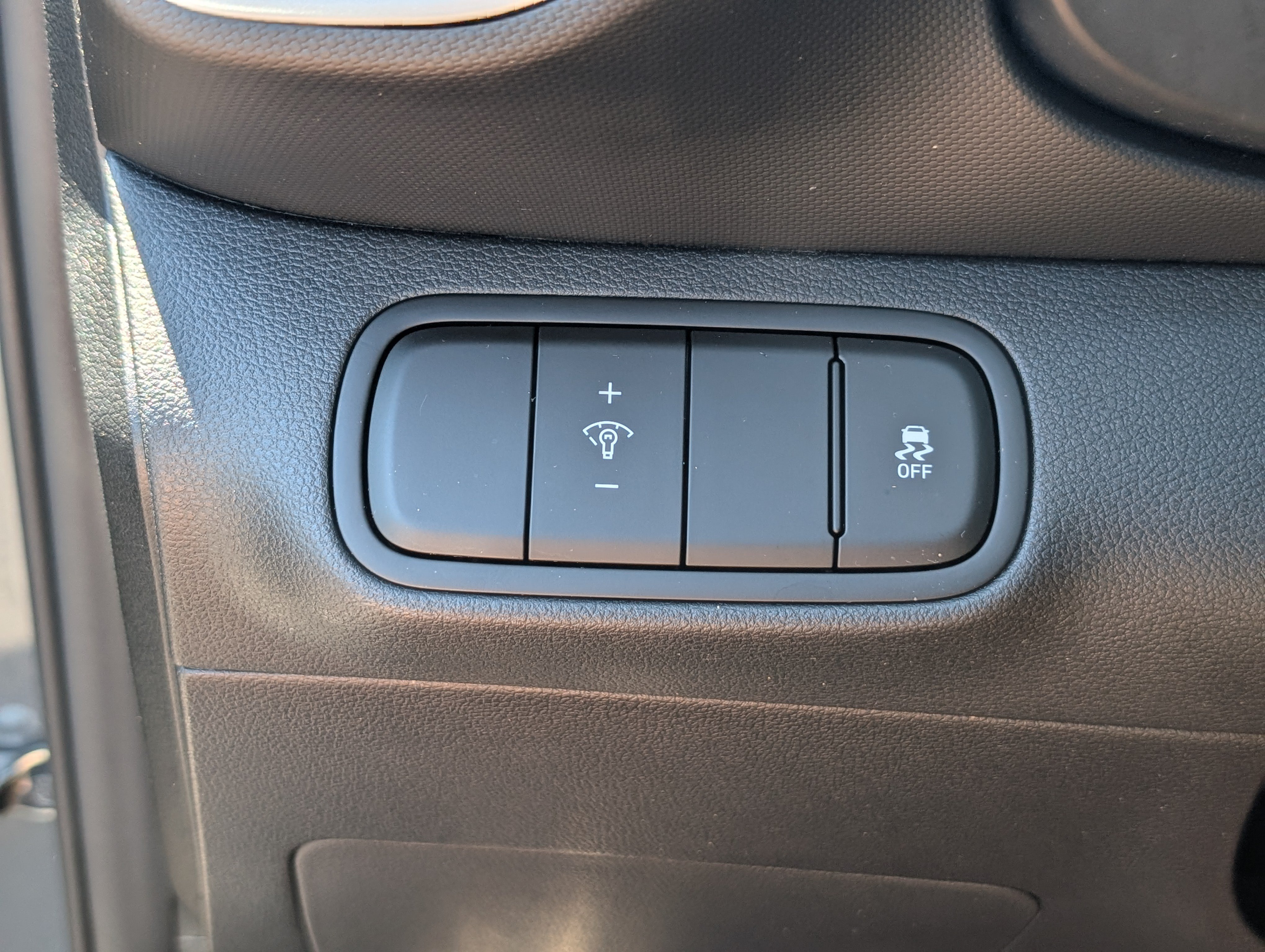 Used 2025 Hyundai Venue Limited FWD image 19