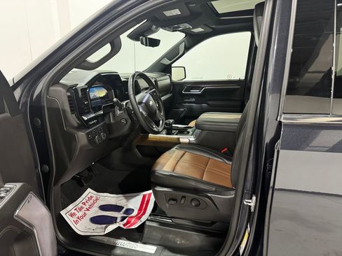 Used 2023 Chevrolet Silverado 1500 High Country w/ Technology Package image 15