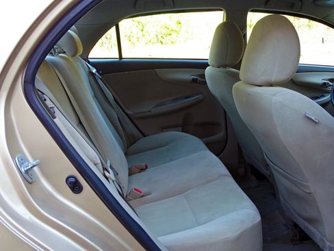 Used 2013 Toyota Corolla LE image 15