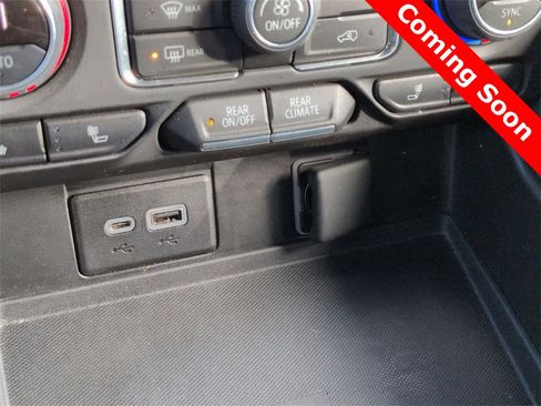 Used 2022 Chevrolet Suburban LT w/ Luxury Package image 32