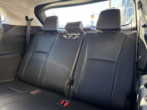 Used 2023 Toyota Highlander XLE image 25