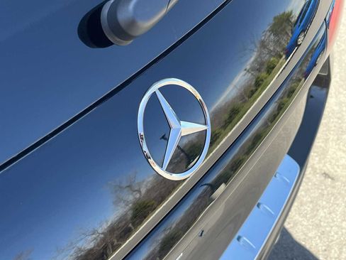Used 2025 Mercedes-Benz GLC 300 4MATIC image 24