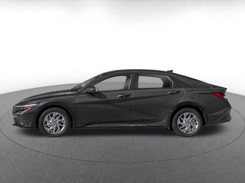 Used 2026 Hyundai Elantra Hybrid FWD image 3
