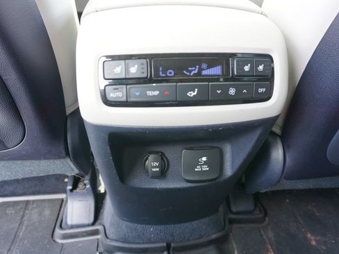 Used 2022 Hyundai Palisade Limited FWD image 16