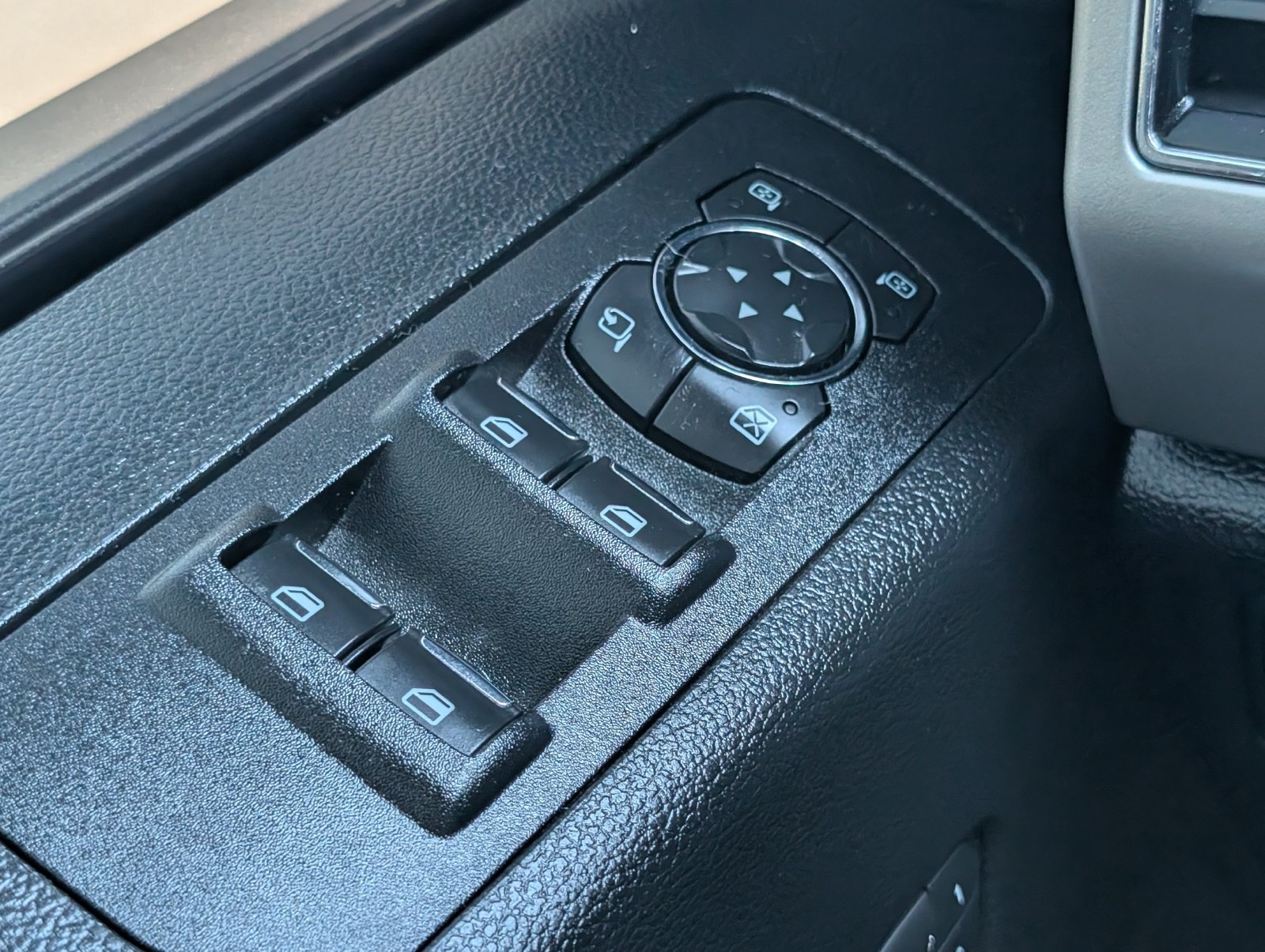 Used 2019 Ford F150 Lariat AWD/4WD image 17
