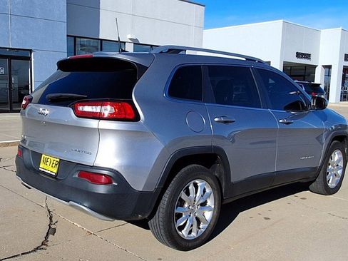 Used 2017 Jeep Cherokee Limited image 8