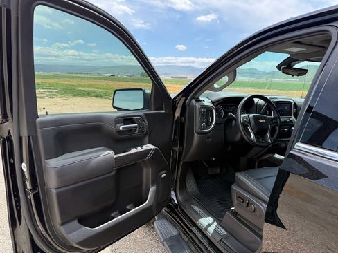 Used 2021 Chevrolet Silverado 1500 LTZ w/ LTZ Premium Package AWD/4WD image 15