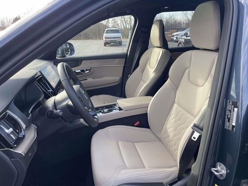 Used 2025 Volvo XC90 B5 Plus image 9
