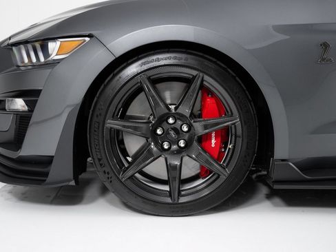 Used 2021 Ford Mustang Shelby GT500 w/ Carbon Fiber Track Pack RWD image 3