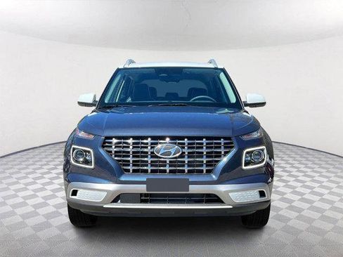 New 2025 Hyundai Venue Limited image 2