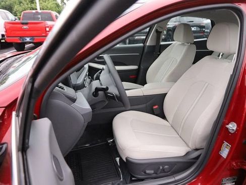 Used 2025 Hyundai Sonata SEL FWD image 8
