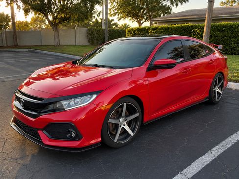Used 2017 Honda Civic Sport image 1