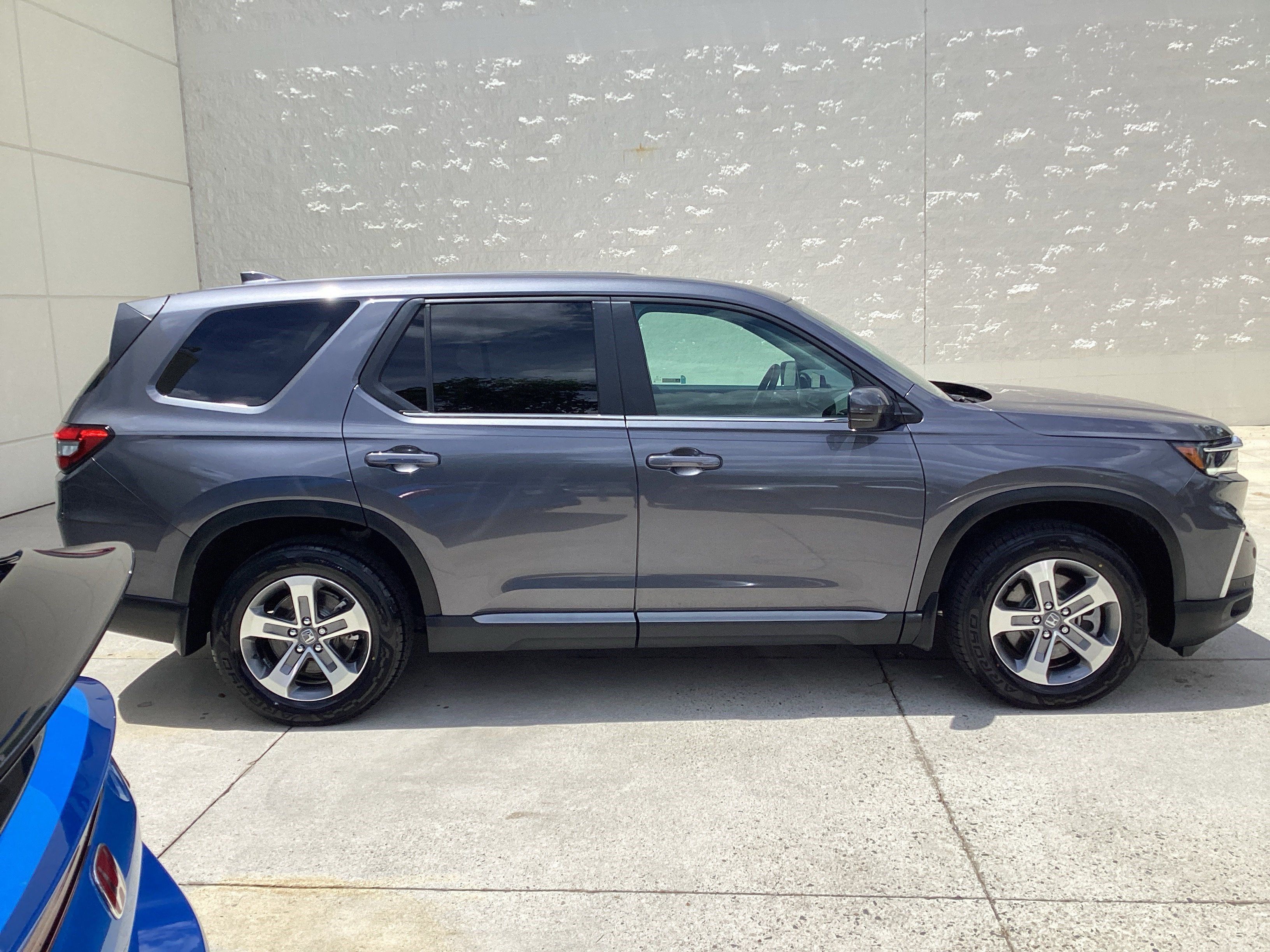 Used 2025 Honda Pilot EX-L image 10