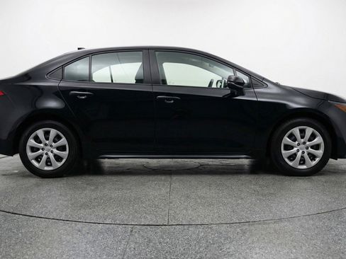 Used 2025 Toyota Corolla LE FWD image 11