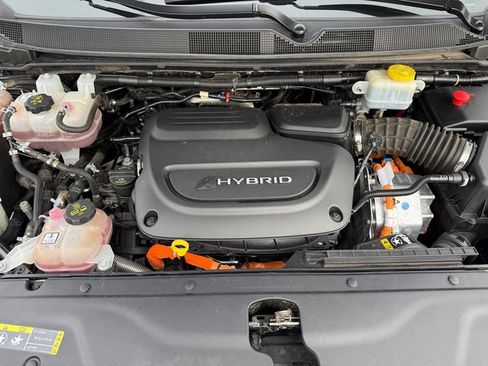 Used 2021 Chrysler Pacifica Touring-L image 9