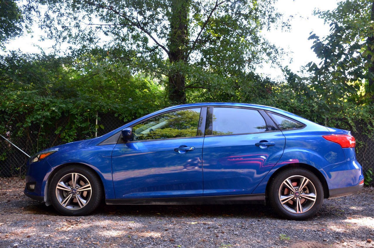 Used 2018 Ford Focus SE w/ SE Appearance Package FWD image 7