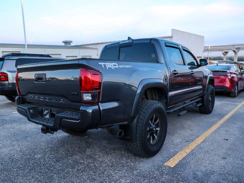 Used 2019 Toyota Tacoma TRD Sport w/ Technology Package image 9