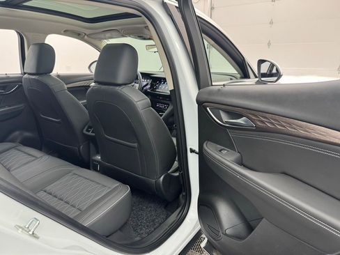 Used 2023 Buick Envision Avenir image 39