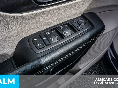 Used 2024 Chrysler Pacifica Touring-L FWD image 52