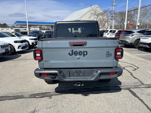 Certified 2024 Jeep Gladiator Willys image 6