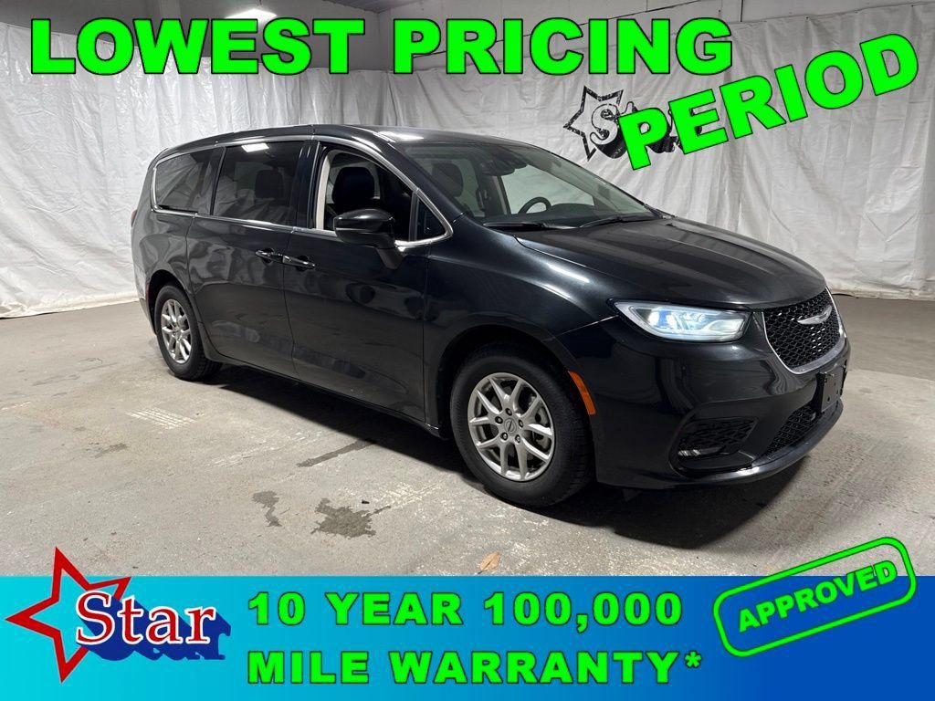 Used 2023 Chrysler Pacifica Touring-L FWD image 1