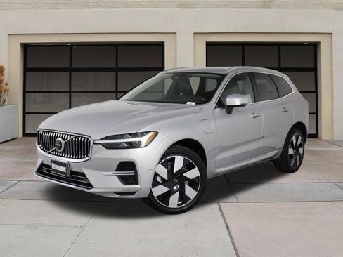 Certified 2023 Volvo XC60 T8 Plus AWD/4WD image 3