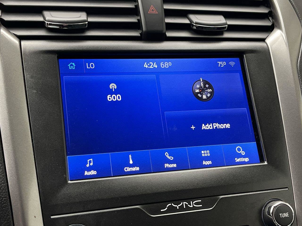 Used 2020 Ford Fusion SE FWD image 18
