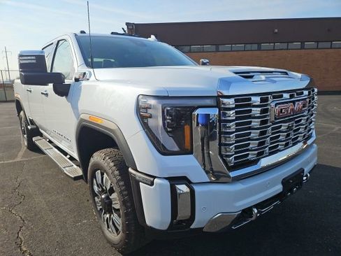 New 2026 GMC Sierra 3500 Denali w/ Denali Reserve Package AWD/4WD image 7