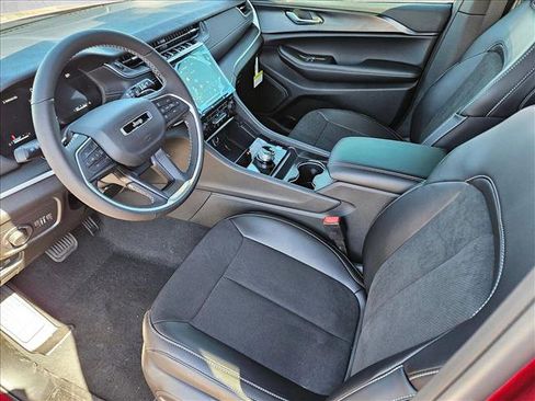 New 2025 Jeep Grand Cherokee L Altitude image 3