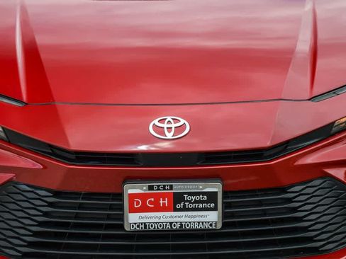 Used 2025 Toyota Camry LE FWD image 5