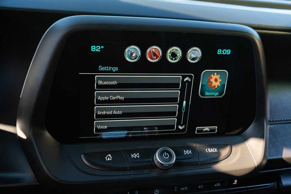Used 2018 Chevrolet Camaro SS RWD image 28