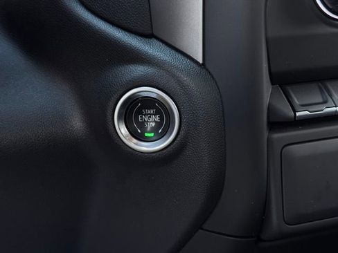 Used 2024 Chevrolet Silverado 1500 Custom image 14