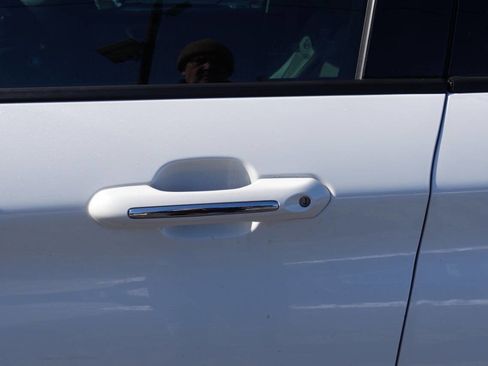 Used 2020 Ford Explorer Limited image 16