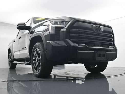 Used 2025 Toyota Tundra Limited AWD/4WD image 29