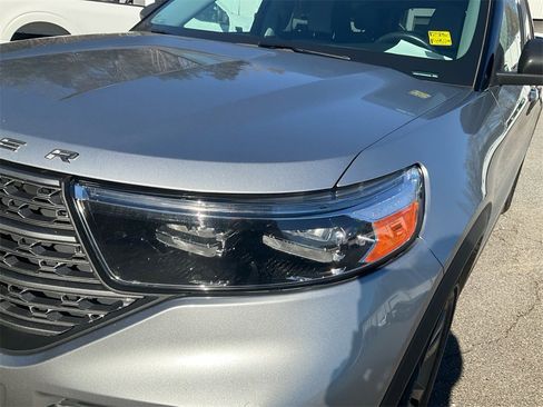 Used 2021 Ford Explorer XLT w/ Equipment Group 202A image 9