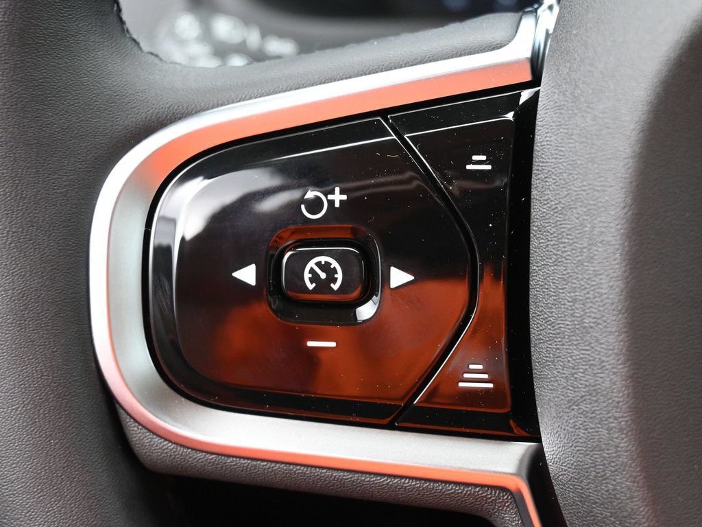 Certified 2025 Volvo XC90 T8 Core w/ Protection Package Premier AWD/4WD image 15