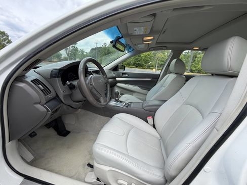 Used 2015 INFINITI Q40 AWD w/ Navigation Package image 8