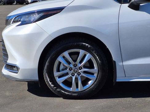 Used 2022 Toyota Sienna XLE image 26