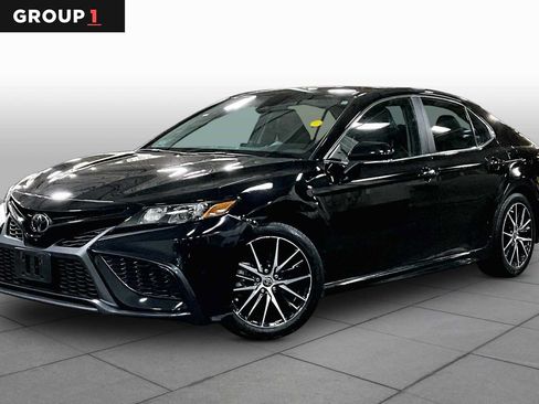 Used 2024 Toyota Camry SE FWD image 1