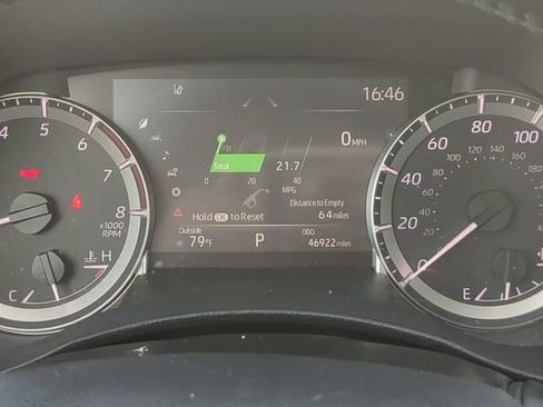 Used 2023 Toyota Highlander XLE FWD image 27