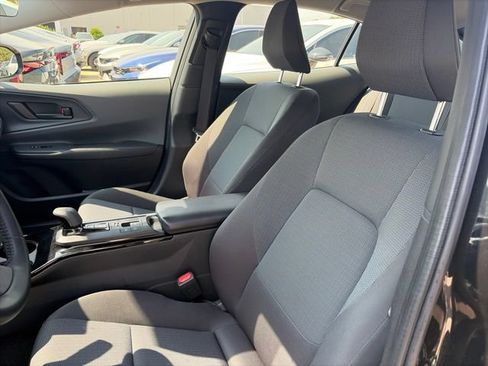 Used 2025 Toyota Prius LE FWD image 4