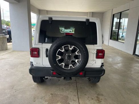 Used 2024 Jeep Wrangler Unlimited Sahara w/ Technology Group AWD/4WD image 4