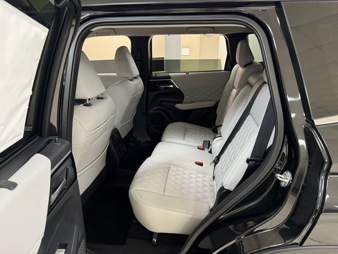 Used 2024 Mitsubishi Outlander 4WD Plug-In Hybrid image 20