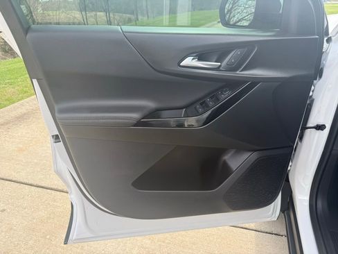 Used 2025 Chevrolet Equinox LT image 25