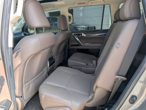 Used 2022 Lexus GX 460 Luxury w/ Sport Design Package AWD/4WD image 30