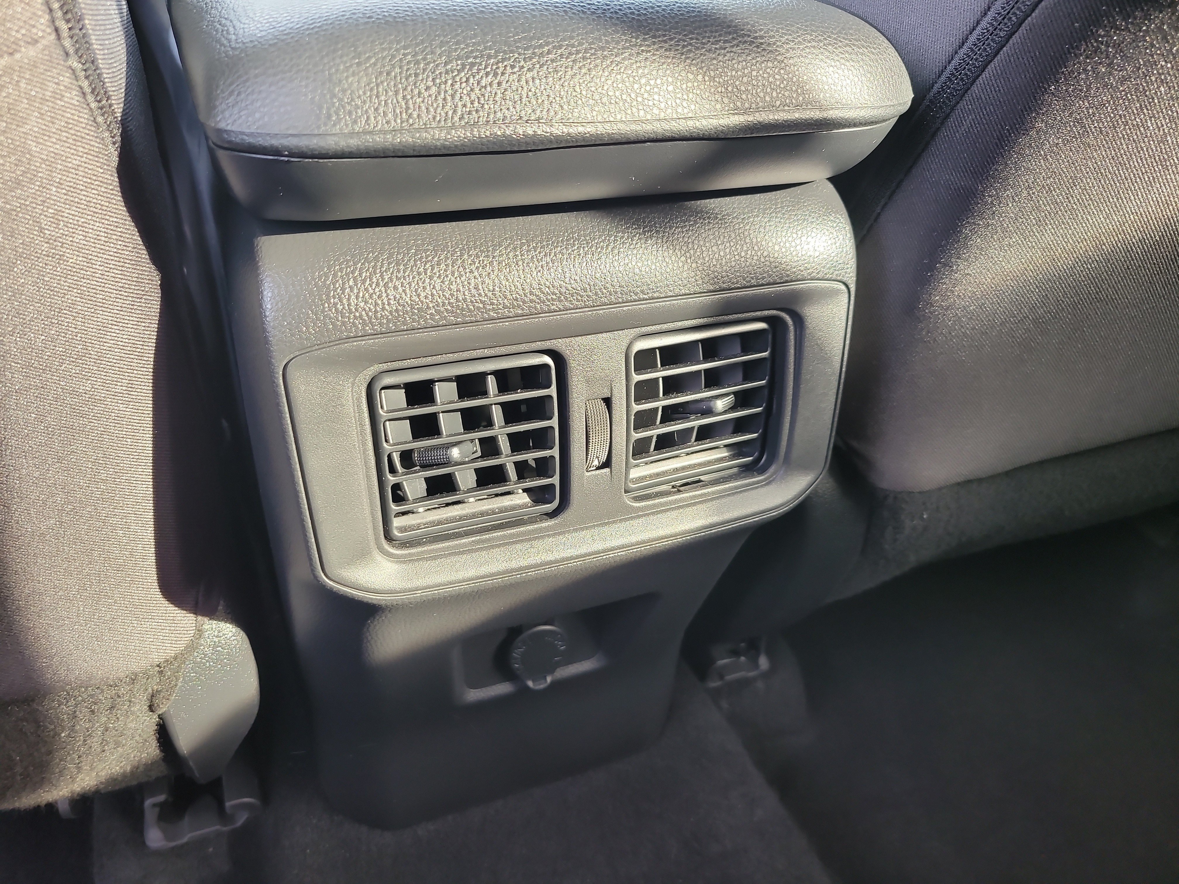 Used 2022 Toyota RAV4 LE FWD image 13