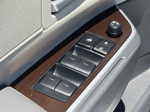 Certified 2024 Toyota Sienna XLE FWD image 31