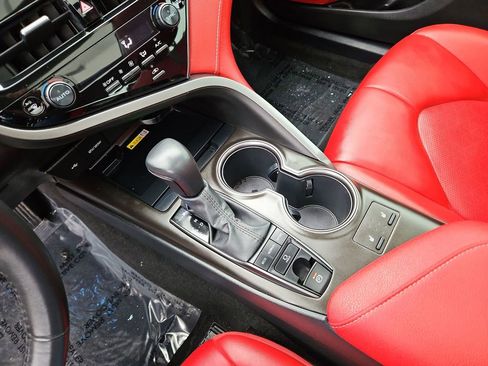 Used 2022 Toyota Camry XSE image 19