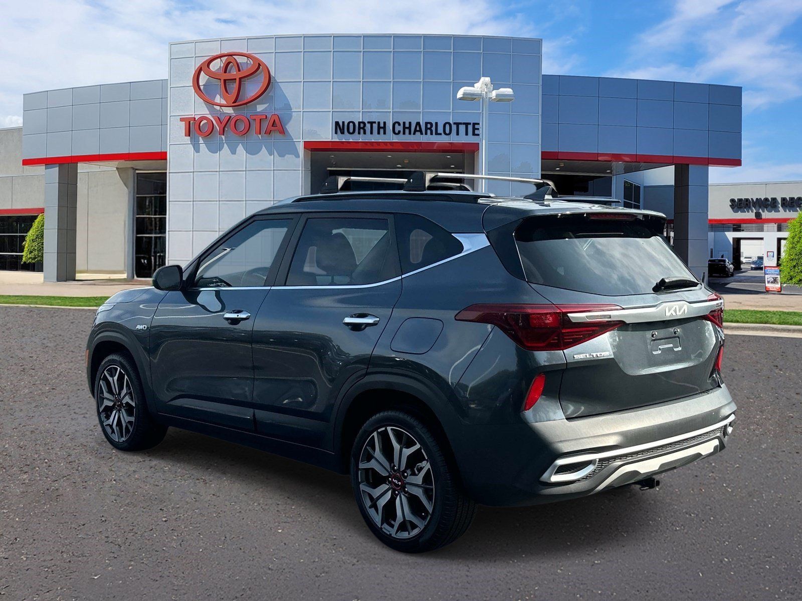 Used 2022 Kia Seltos SX w/ Sunroof Package AWD/4WD image 4