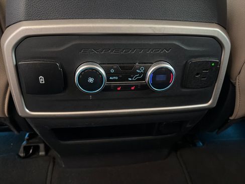 Used 2024 Ford Expedition Max Limited image 17